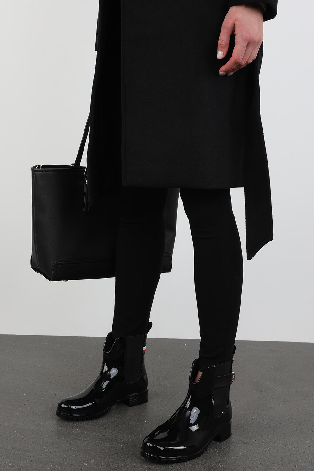 מגפי גשם בצבע שחור גלוסי